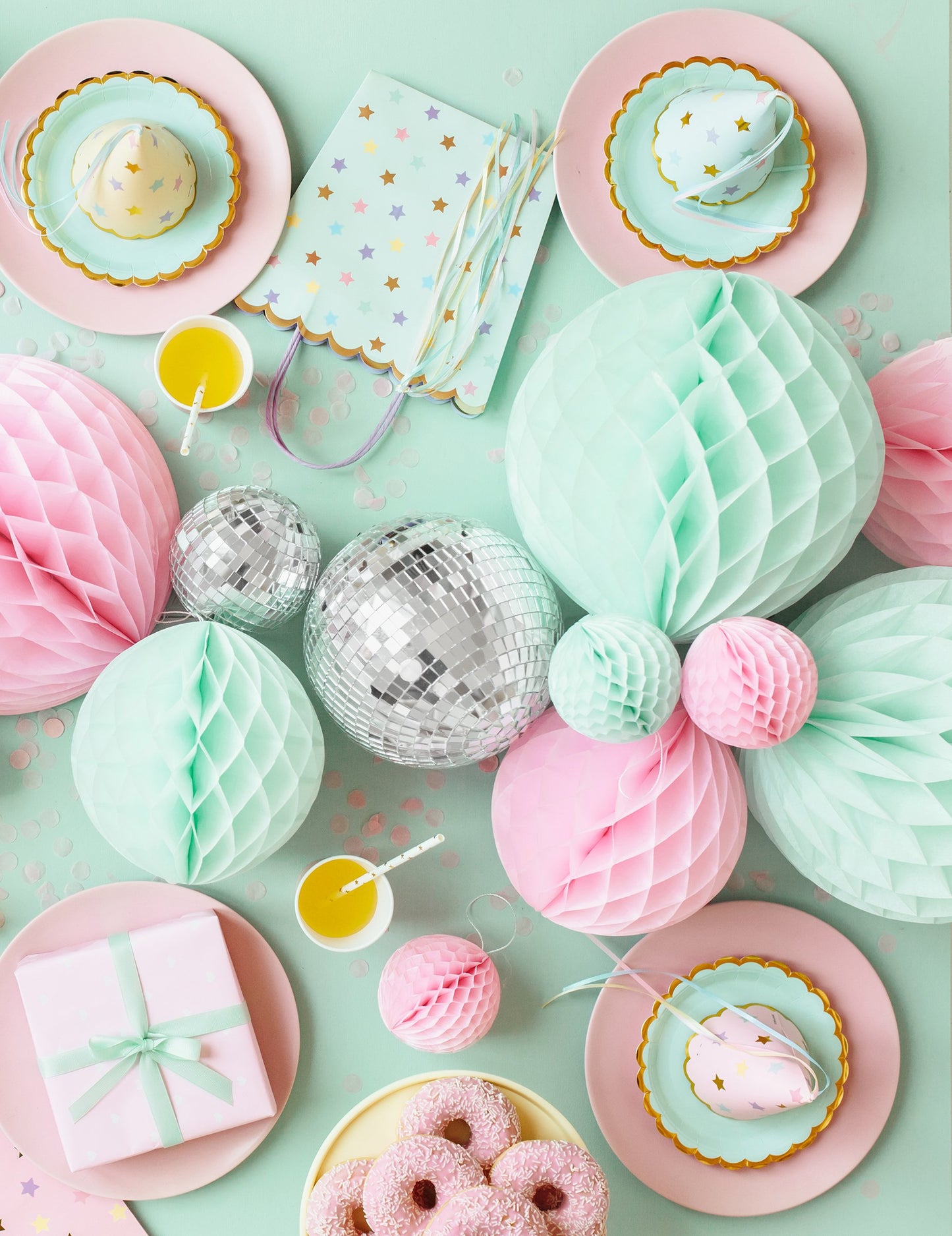 Малка ментово-зелена хартиена пчелна пита 10 cm за окачване