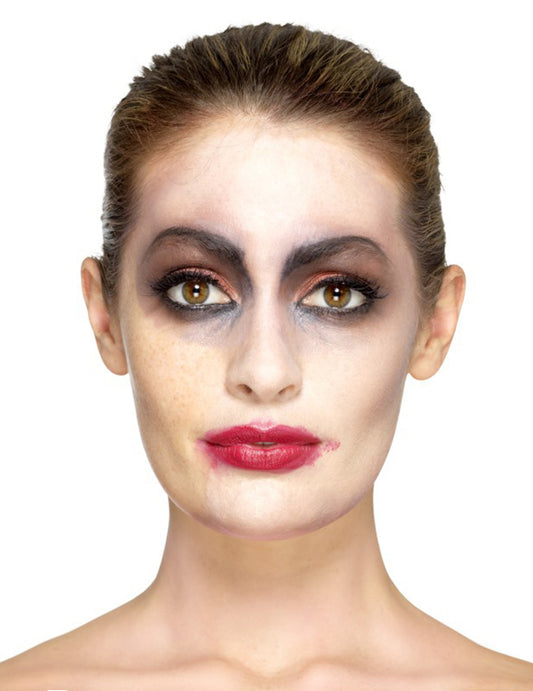 Vue de face du maquillage de la prothèse latex entailles Halloween