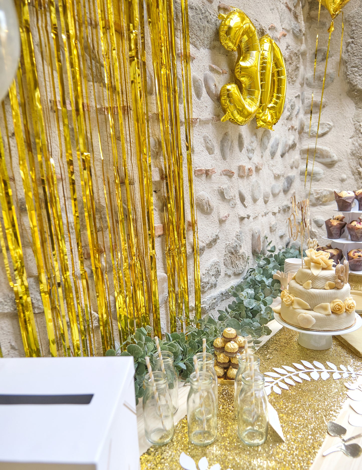 Златна сцинтилантна завеса