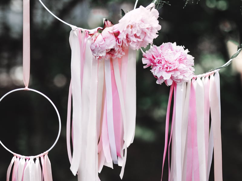 Бяла сатенена панделка 2.5 cm x 25 м за сватби и партита