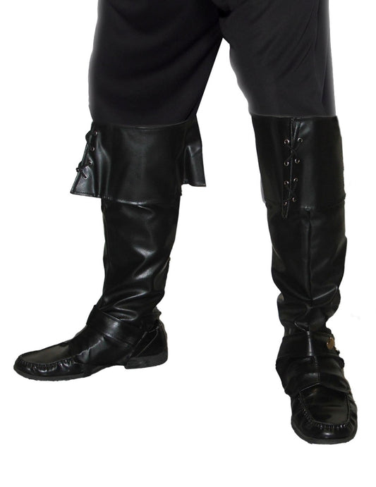 Détail des lacets et de la lanière des sur-bottes simili cuir lacets et lanière cloutée pour adulte noire