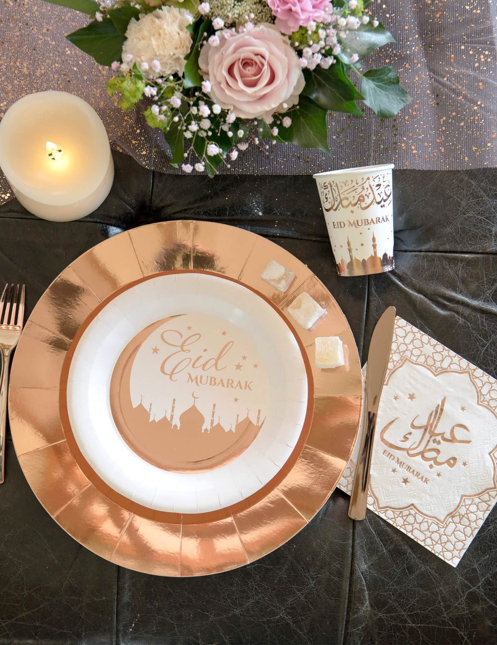 Mise en situation de table des assiettes en carton Eid Mubarak