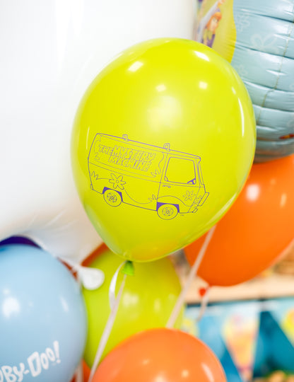 Détail du motif Mystery Machine du ballon vert des 10 ballons latex Scooby-Doo