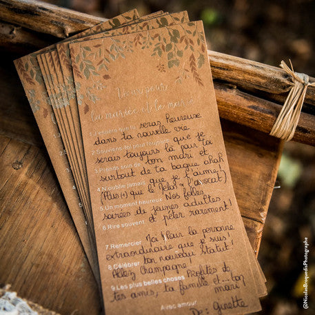 Détail du texte manuscrit des cartes de vœux de mariage pour les mariés kraft et bronze à remplir