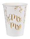 Mise en situation sur une table des gobelets en carton Just Married pour mariage