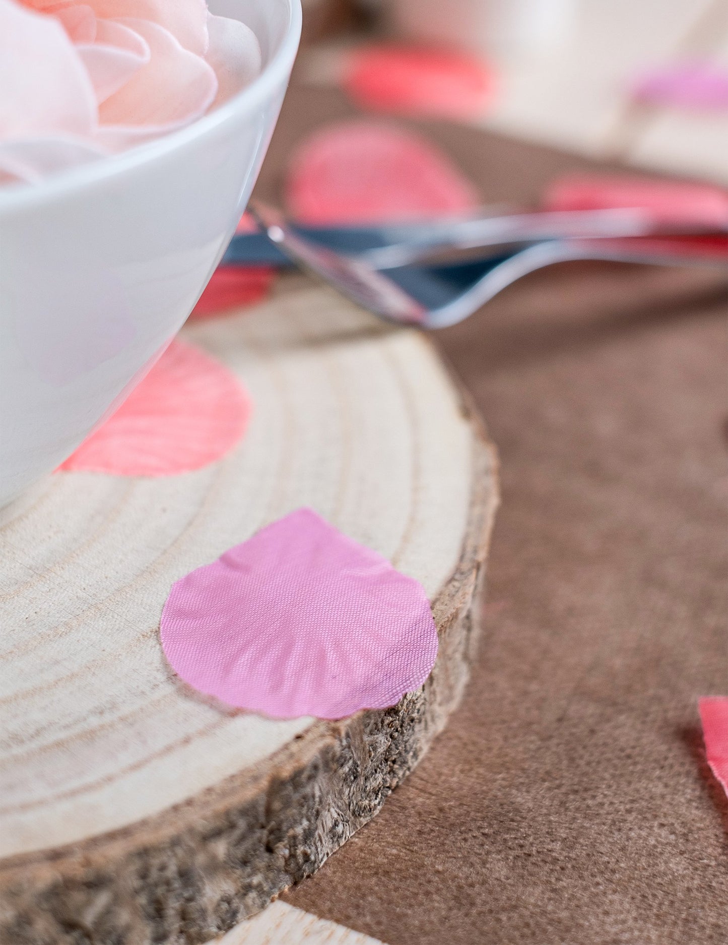 100 розови венчелистчета от плат фуксия 5 x 5 cm за сватба 