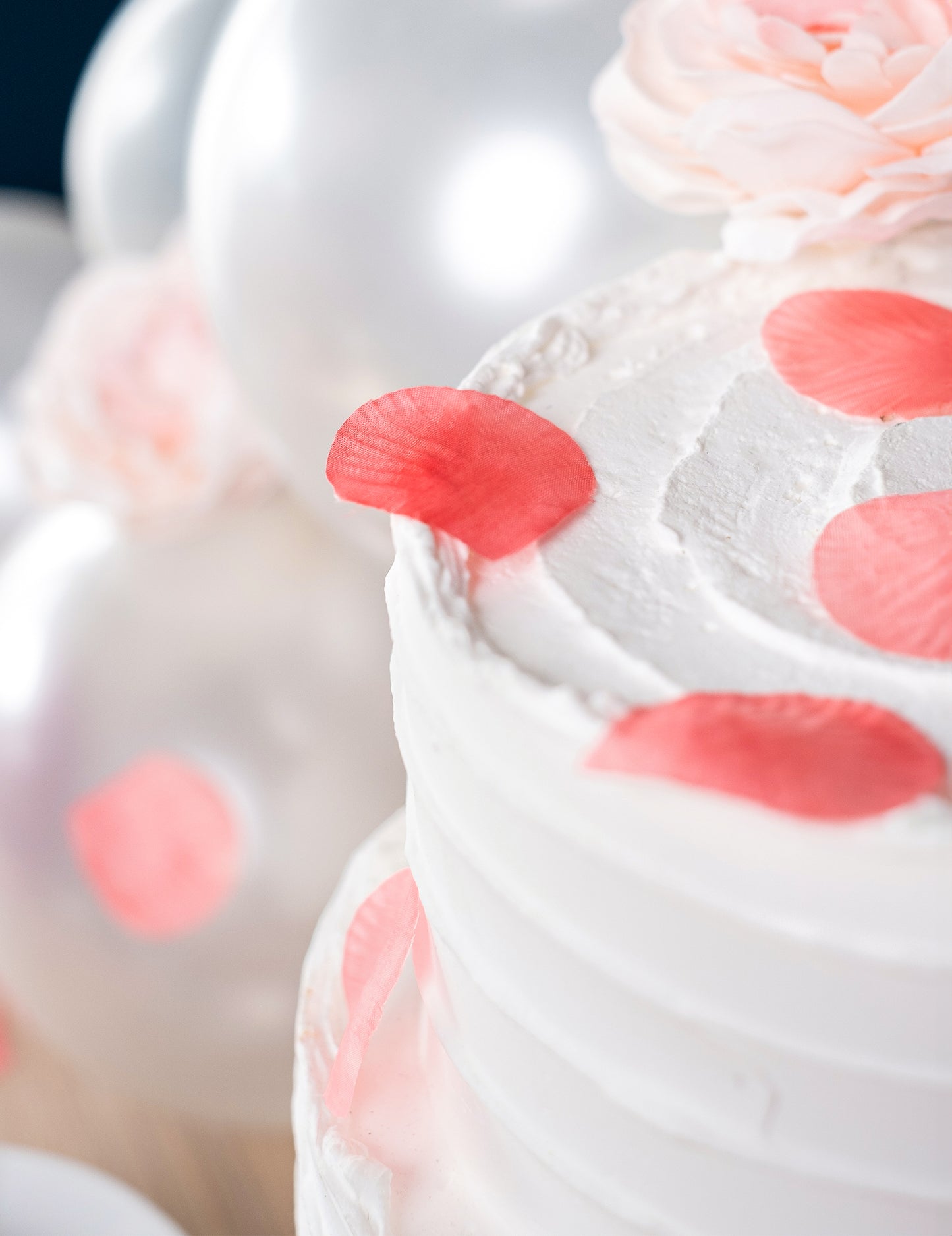 100 розови текстилни розови листенца 5 x 5 cm за декорация на сватба 