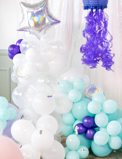 Сцена с прозрачни балони за празник