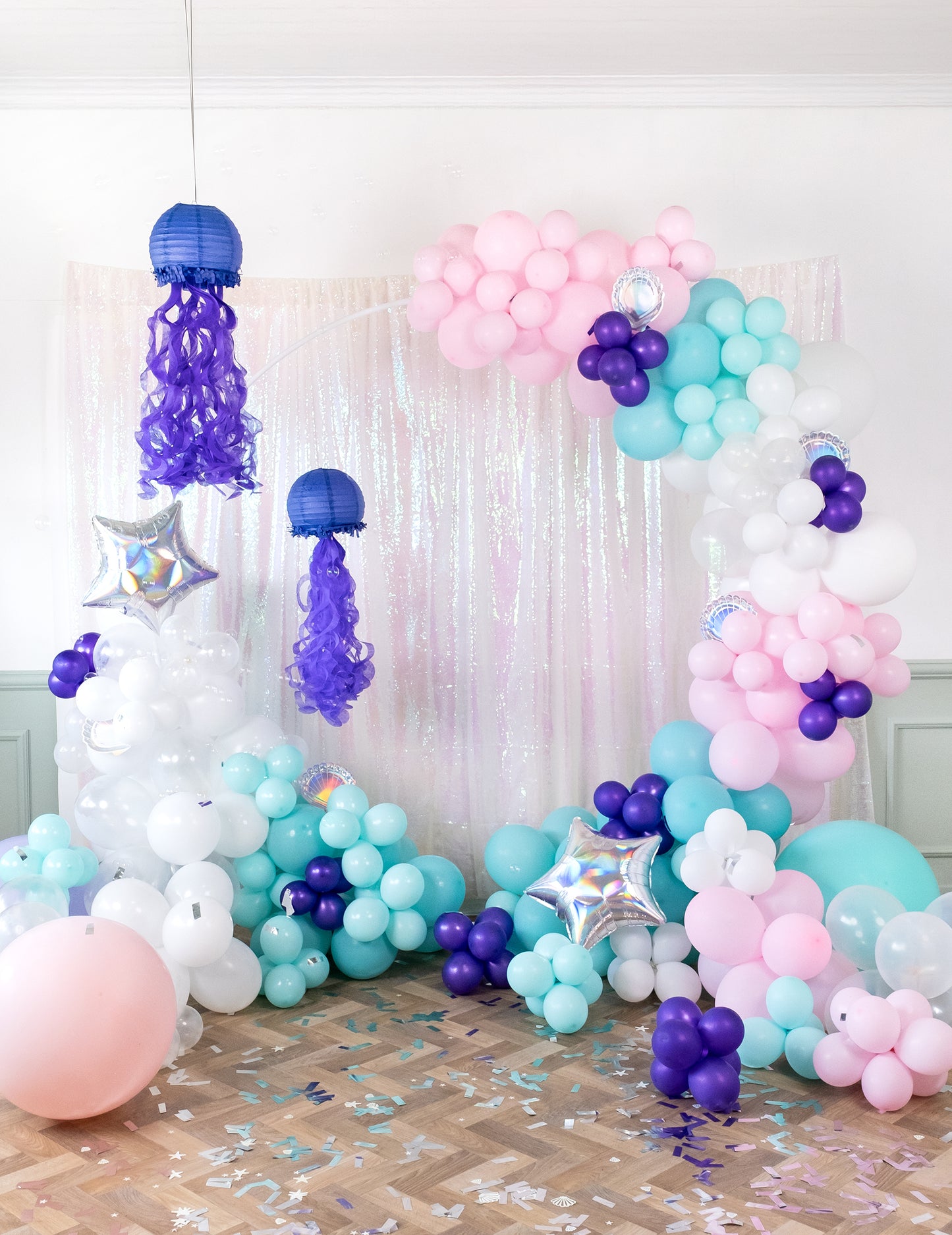 Арка от прозрачни балони за празник