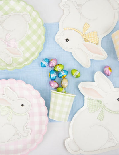 Mise en situation avec vaisselle assortie des serviettes en papier Mon Lapin