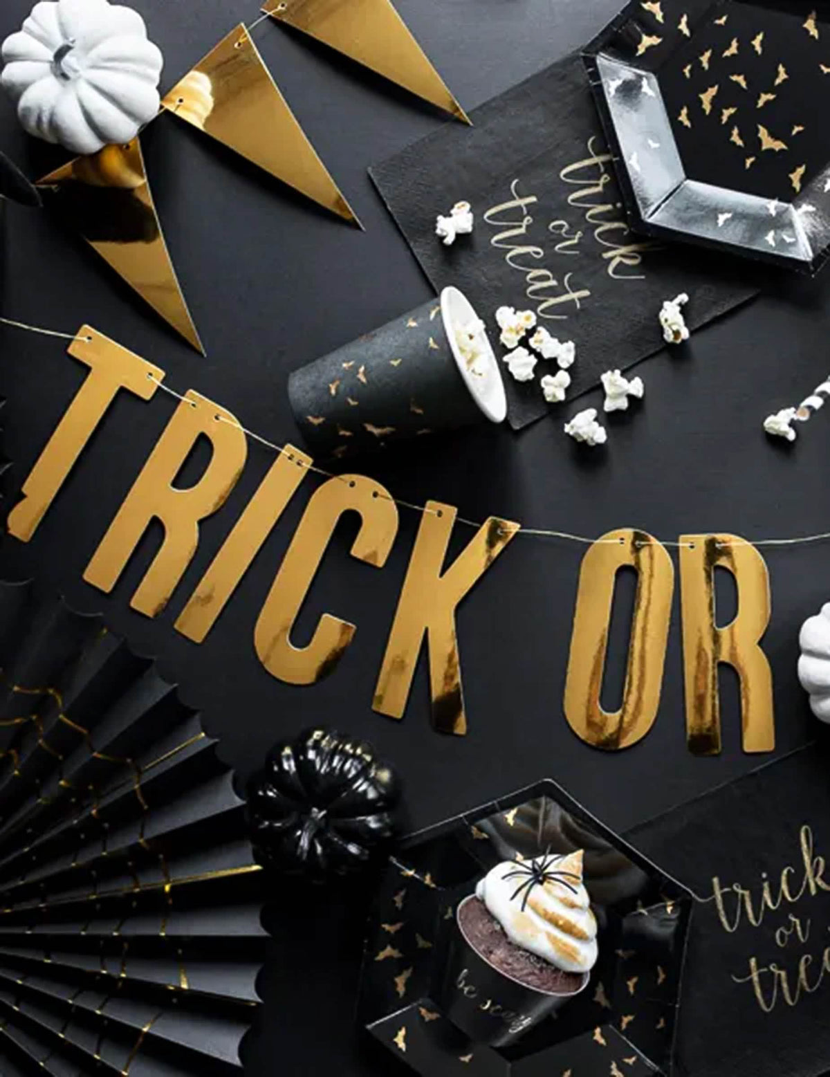 Атмосфера Trick or treat от декоративни хартиени розетки паяк за halloween