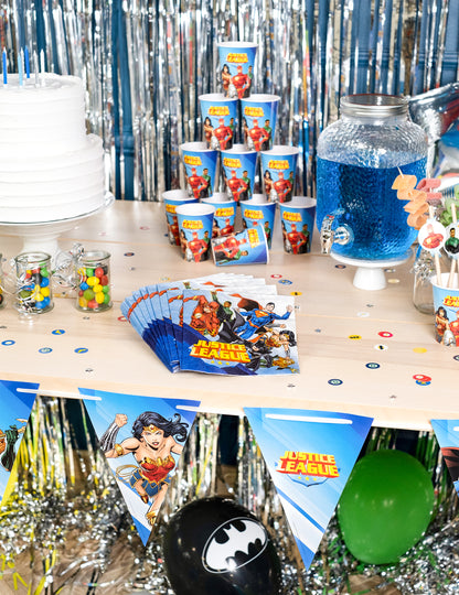 Mise en scène de fête des serviettes en papier Justice League