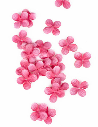 24 декорации за маса с венчелистчета от цвете фуксия 3 cm плат