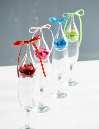 3 контейнера с прозрачна вода 11 cm