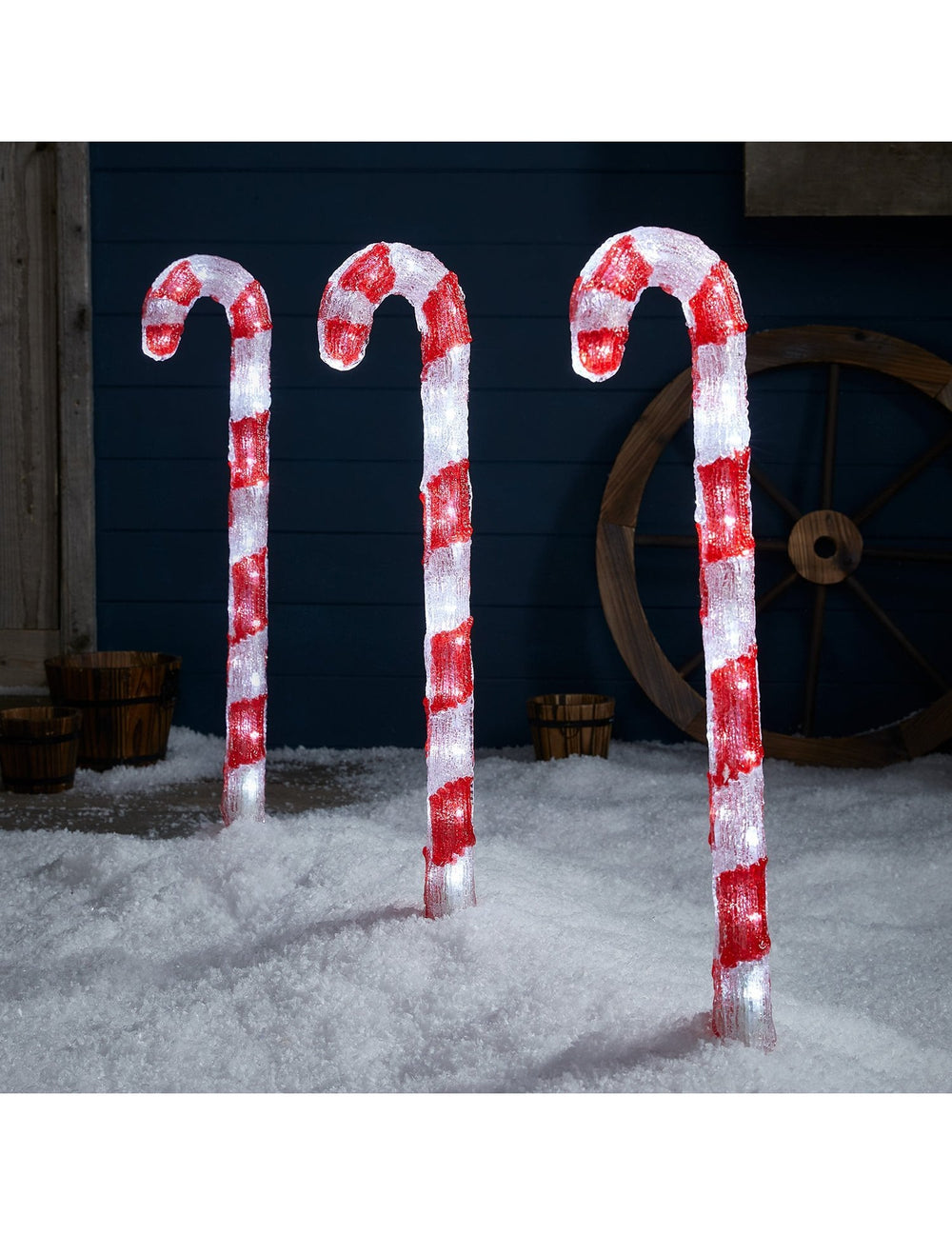 Mise en situation dans la neige des décorations lumineuses sucre d'orge