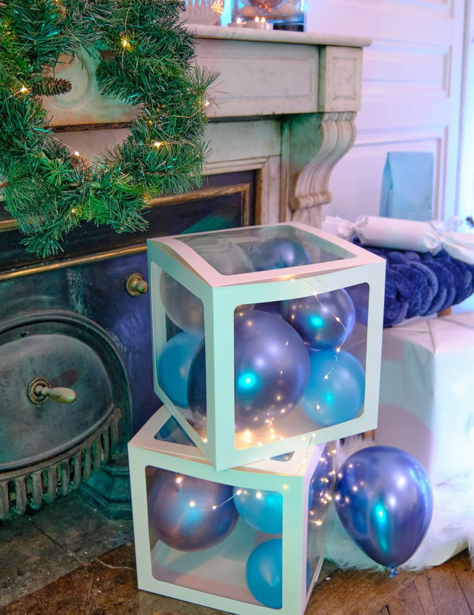 4 кубчета с бели прозрачни балони 30 cm