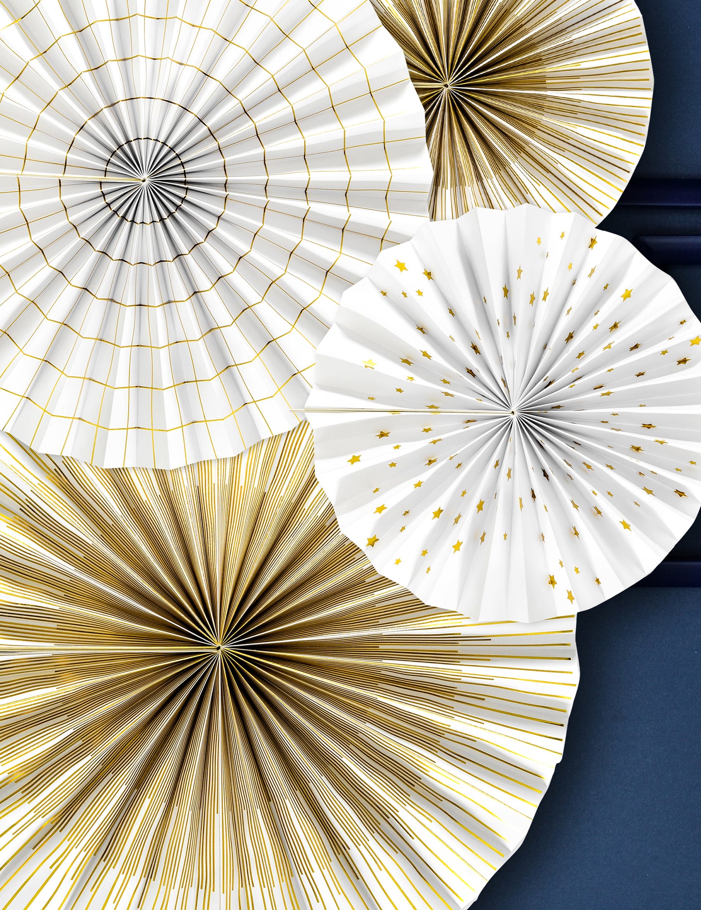 4 декоративни и златисти хартиени розетки 23, 32, 40 cm