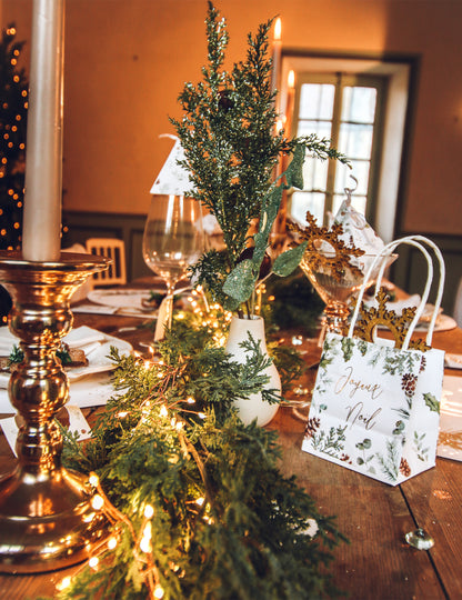 4 торбички с дръжки „Весела Коледа“ с омагьосана гора