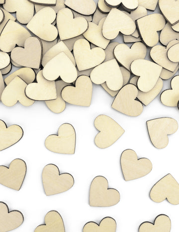 50 естествени дървени конфети във формата на сърце (2 x 2) cm за сватба