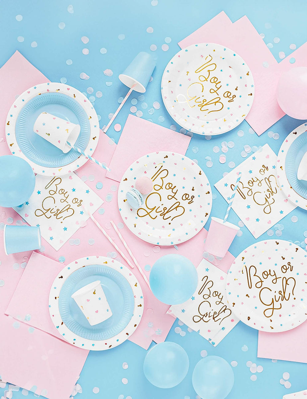 Празнична атмосфера с картонени чинии Boy or Girl за baby shower
