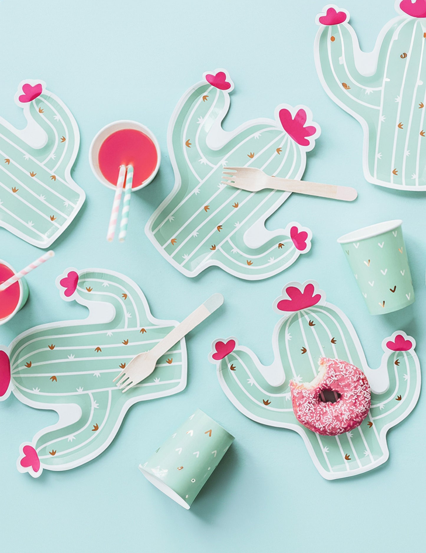 6 картонени чинии с форма на кактус в цветовете мента, фуксия и златисто, 23 x 24 cm