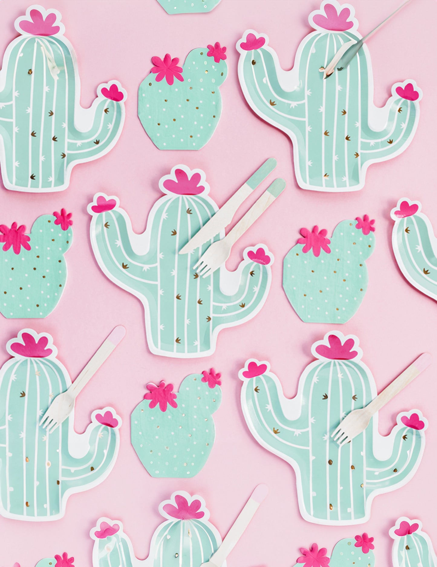 6 картонени чинии с форма на кактус в цветовете мента, фуксия и златисто, 23 x 24 cm