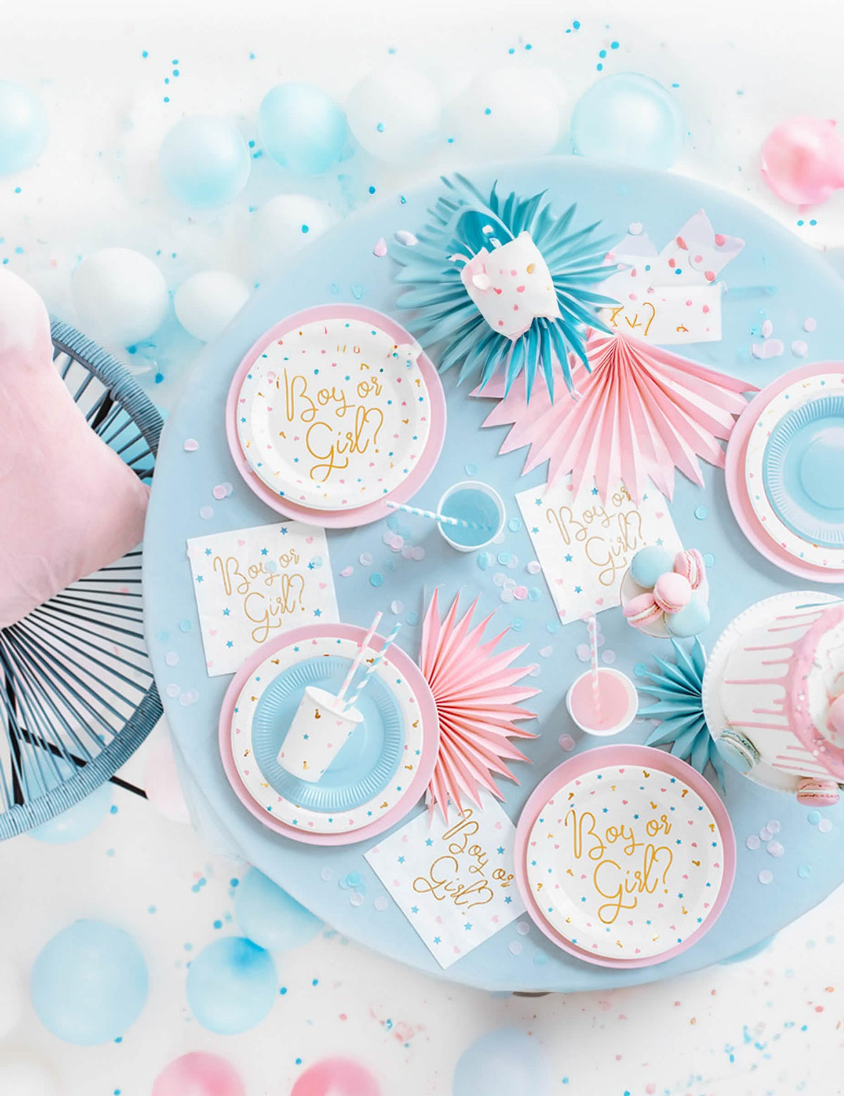Горен изглед на декорацията за маса на картонената чашка boy or girl за baby shower