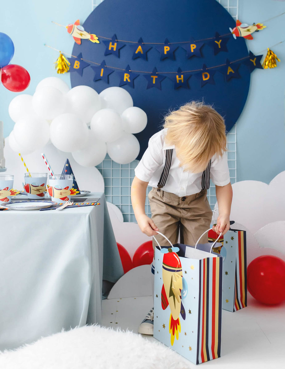 Décoration de table d'anniversaire des manchons pour gobelets petit avion