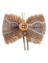 Mise en situation sur flûtes à champagne du mini nœud champêtre pour décoration en jute et dentelle avec bouton en bois