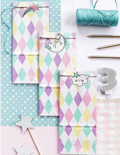 6 пастелни хартиени подаръчни торбички с еднорог, 8 x 18 x 6 cm