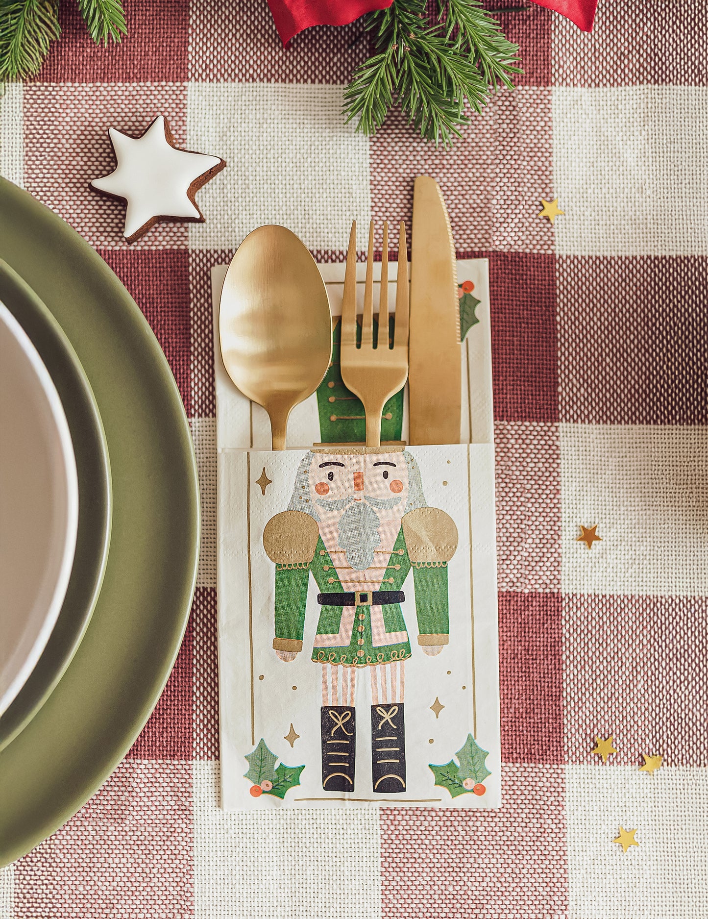 6 хартиени салфетки/пликчета за прибори за хранене с форма на лешникотрошачката 10 x 20 cm