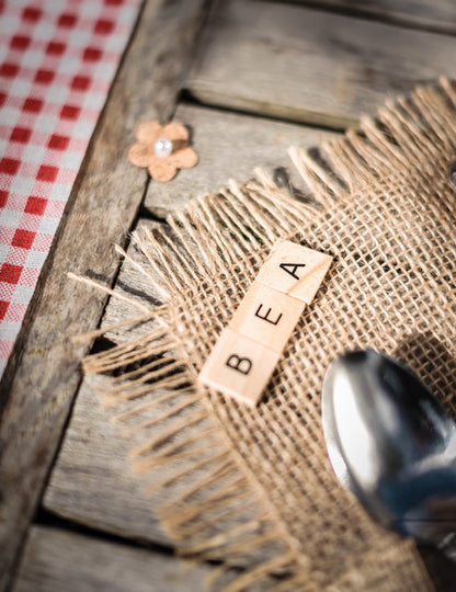 60 дървени букви от азбуката, стил Скрабъл 2 cm за декорация на маса