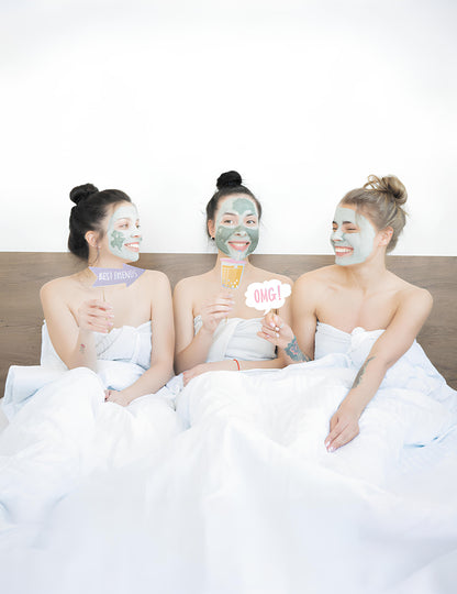 Mise en situation des accessoires photobooth pyjama party girly pour enfant