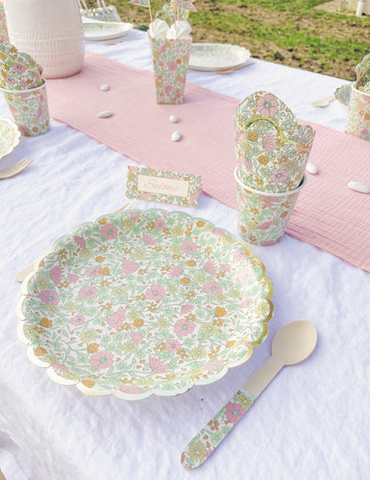 8 назъбени картонени чинии в стил shabby злато 23 cm с цветя 