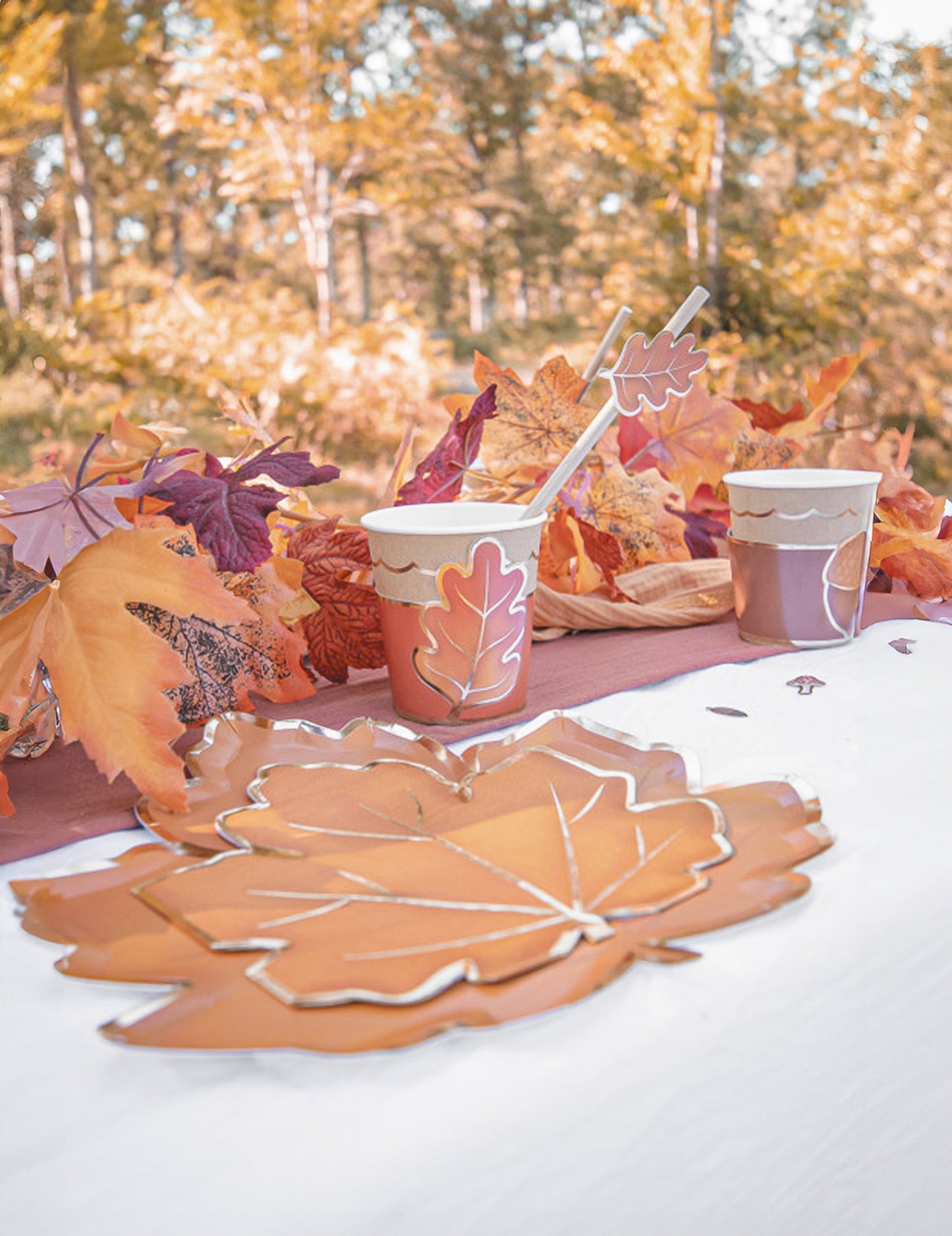 8 хартиени чинии с дизайн на есенни листа 23 cm златна рамка