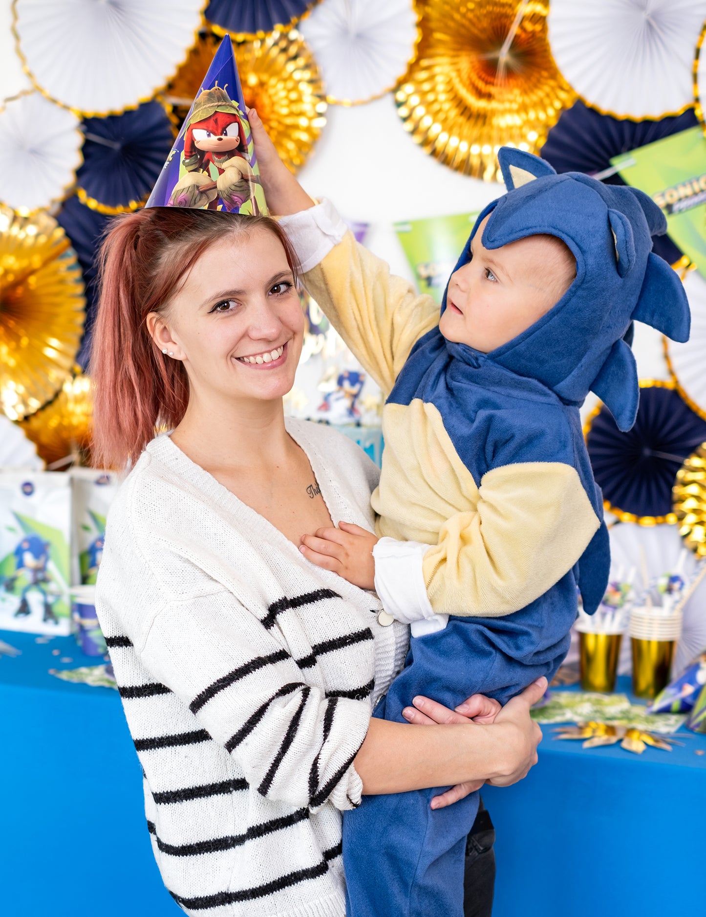 Mise en situation du chapeau porté sur la tête du chapeau de fête Sonic Prime