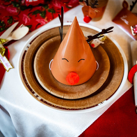 8 картонени шапки Рудолф с червен помпон 11 x 17 cm 