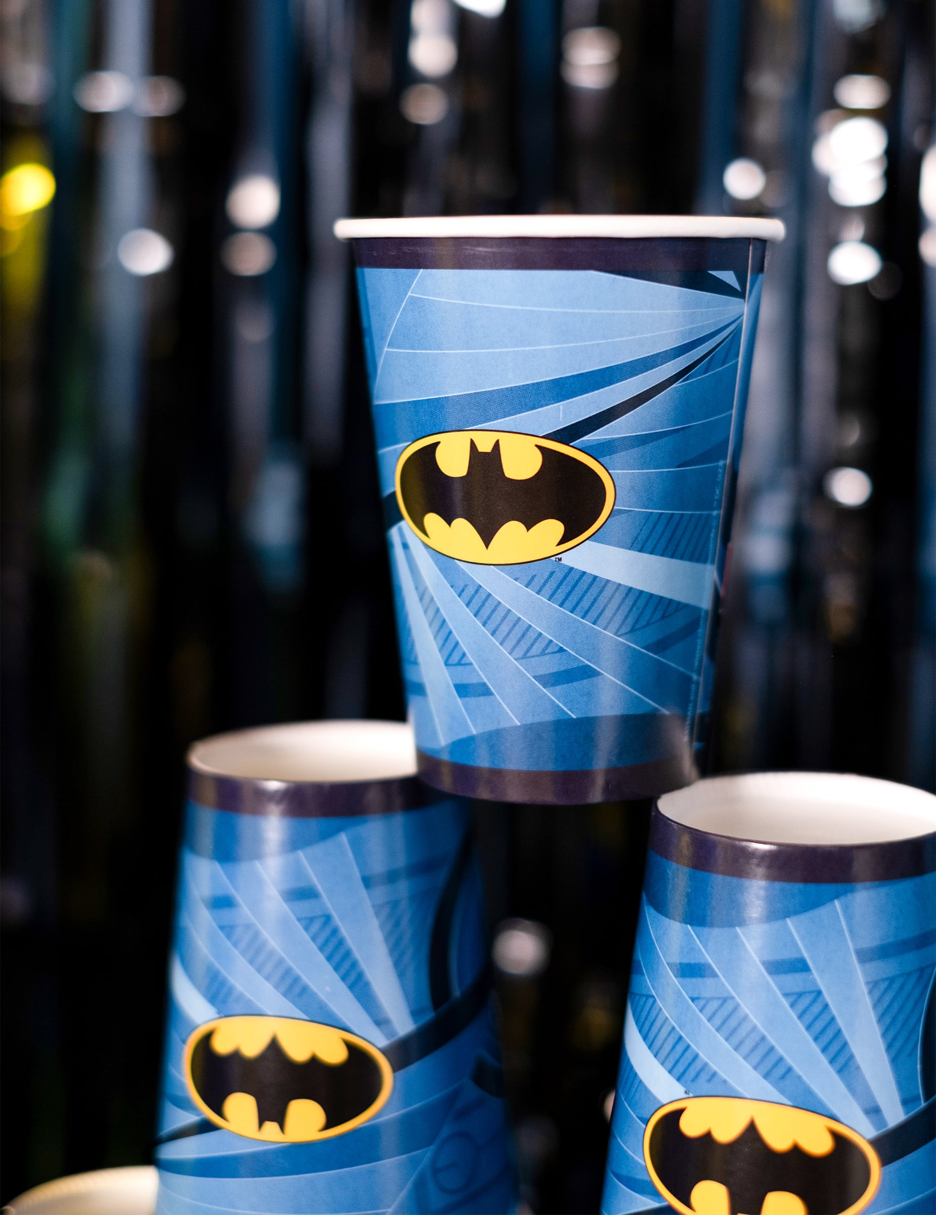 Mise en situation des gobelets en carton Batman