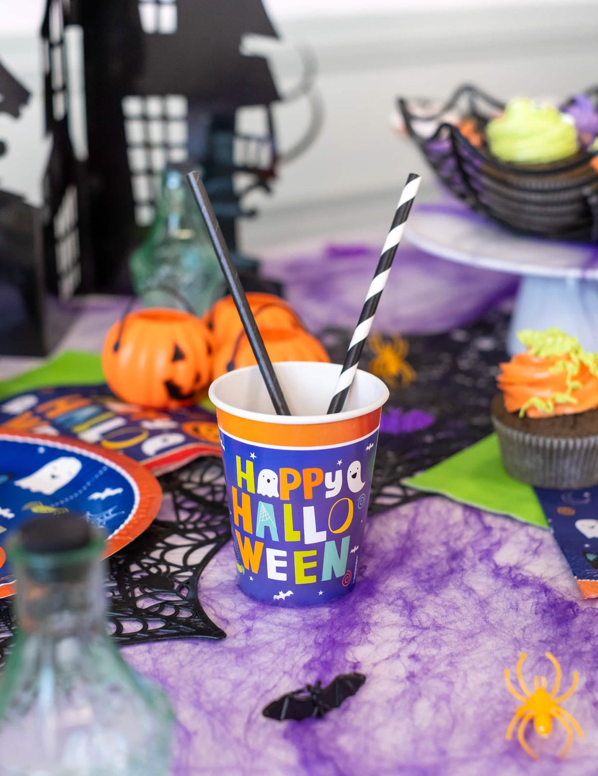 Сценична визия на картонената чаша halloween friends
