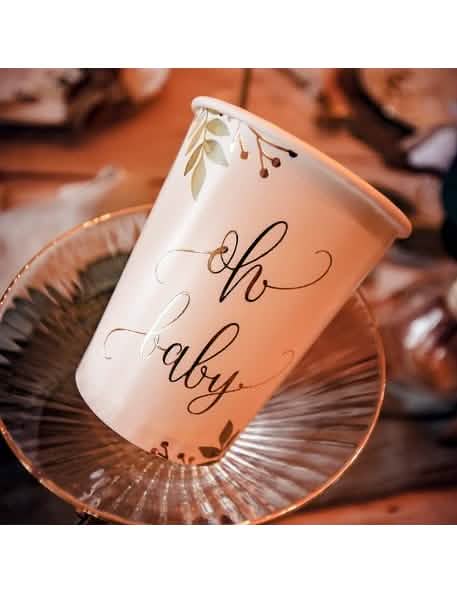 Детайл на позлатата и мотивите на картонените чашки Oh Baby Eucalyptus за baby shower