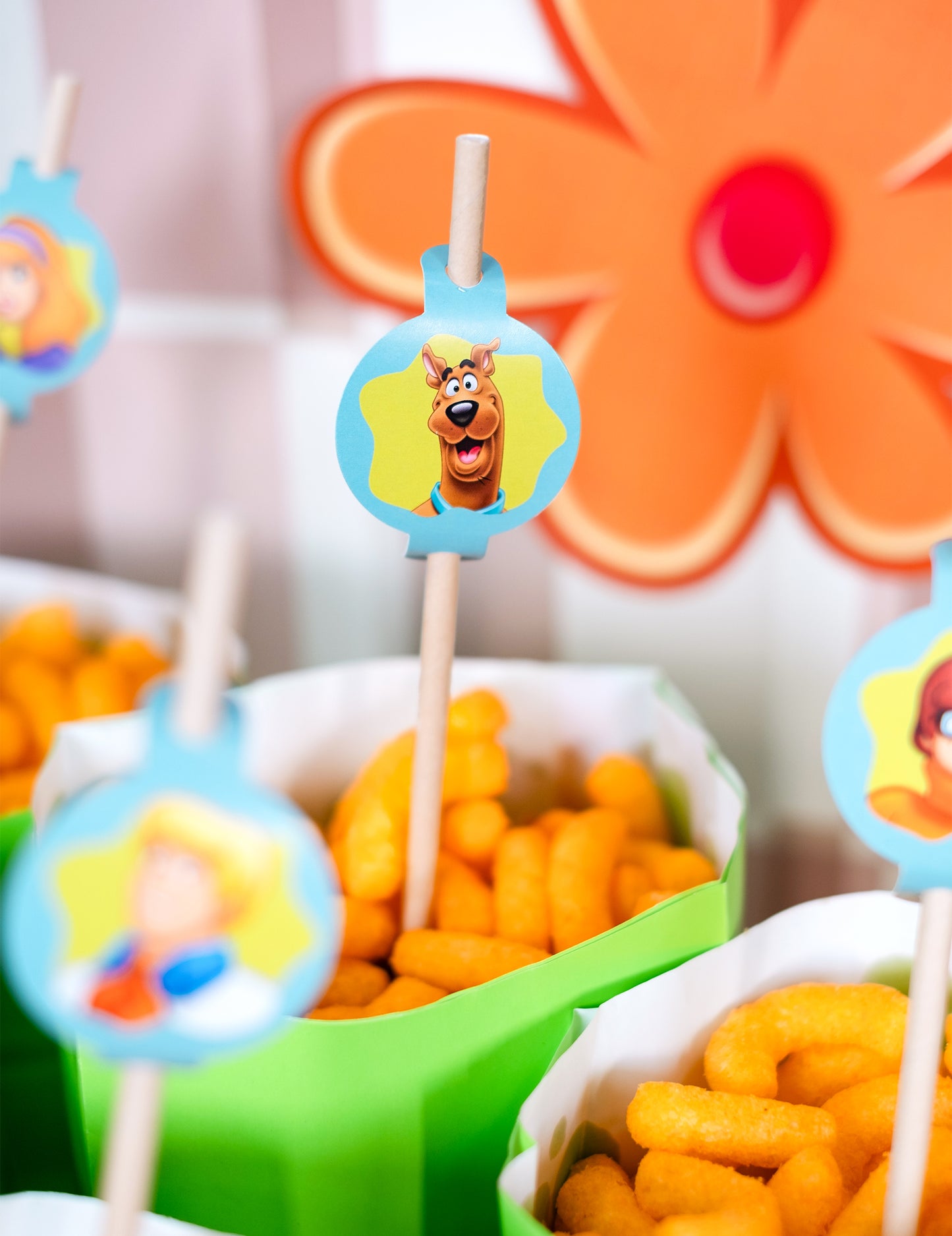 8 картонени сламки за медальони Скуби-Ду™ 20 см