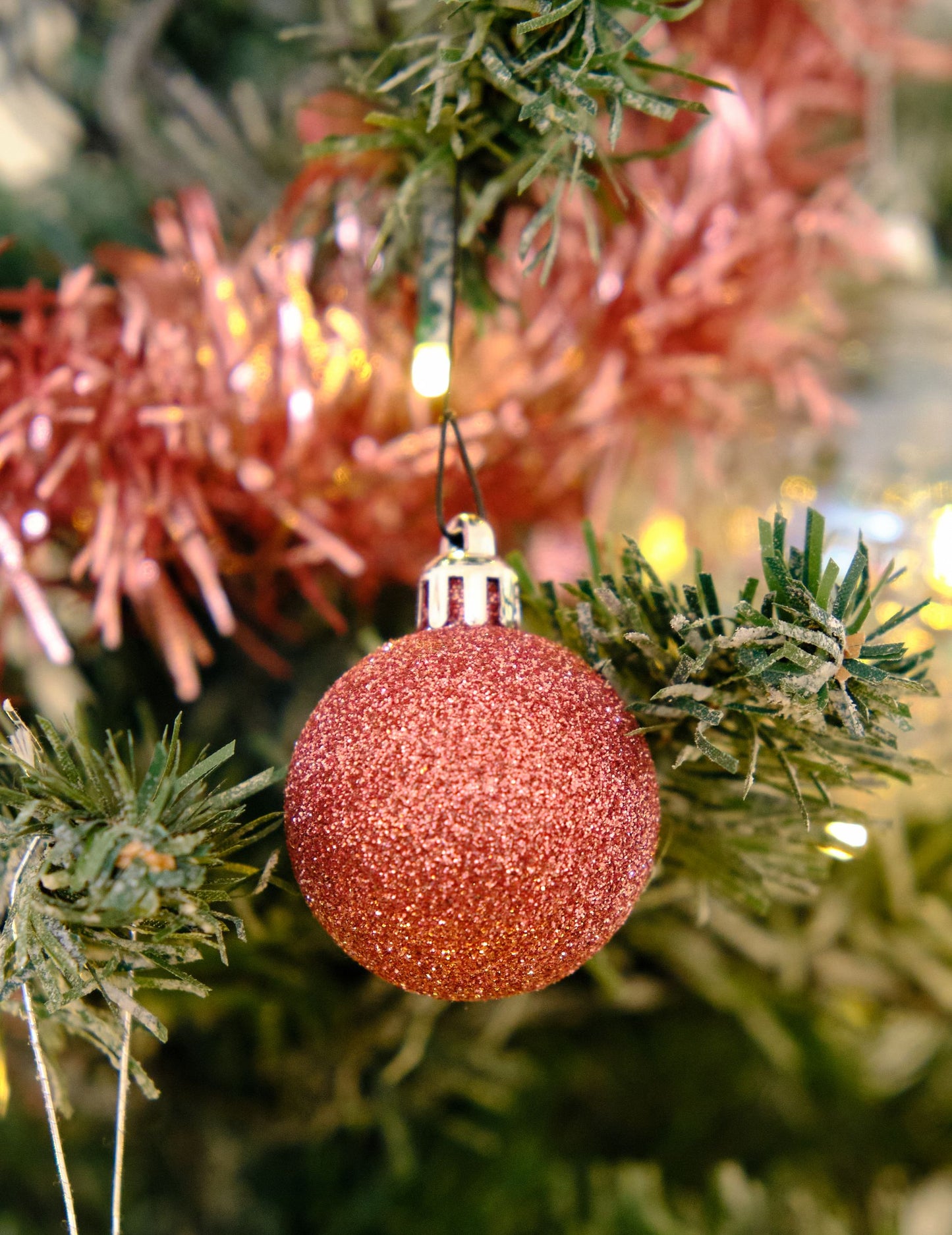 9 коледни топки от розово злато 6 cm