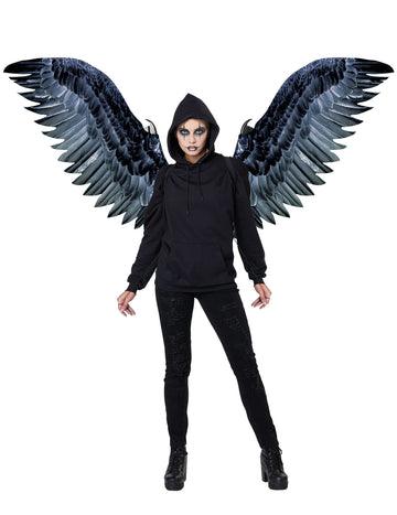 Гигантски възрастни черни гарвани крила