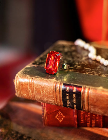 Хелоуин червен каменен пръстен