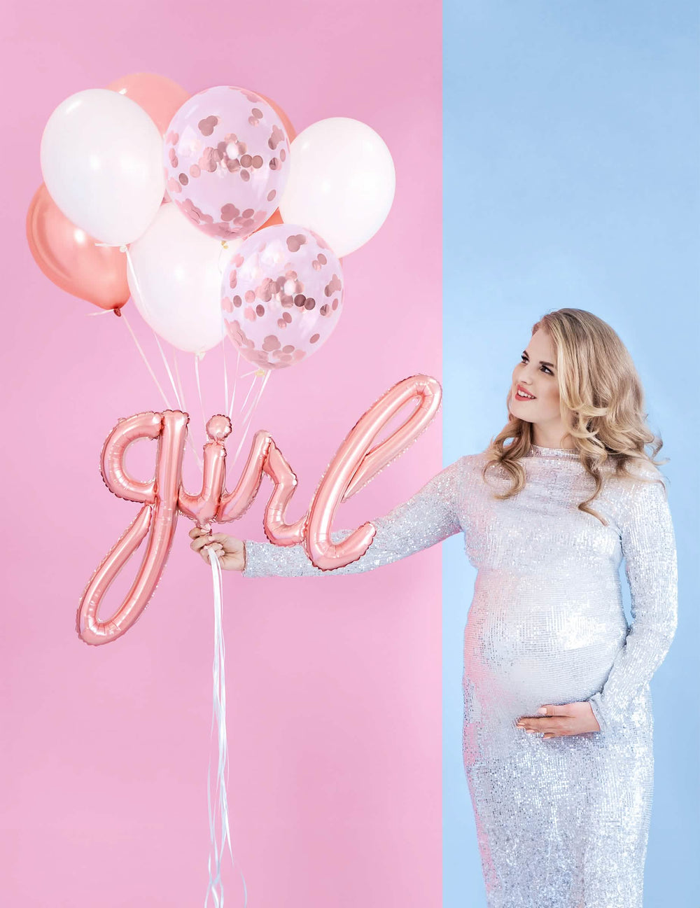 Mise en scène pour gender reveal avec femme enceinte du ballon aluminium girl rose gold