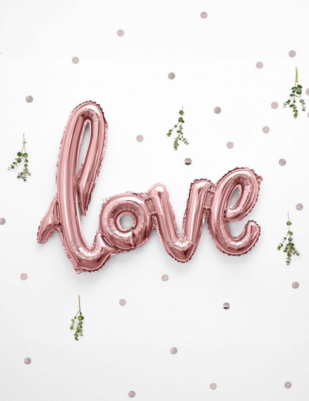 Оформление с алуминиевия балон Love за сватбена декорация