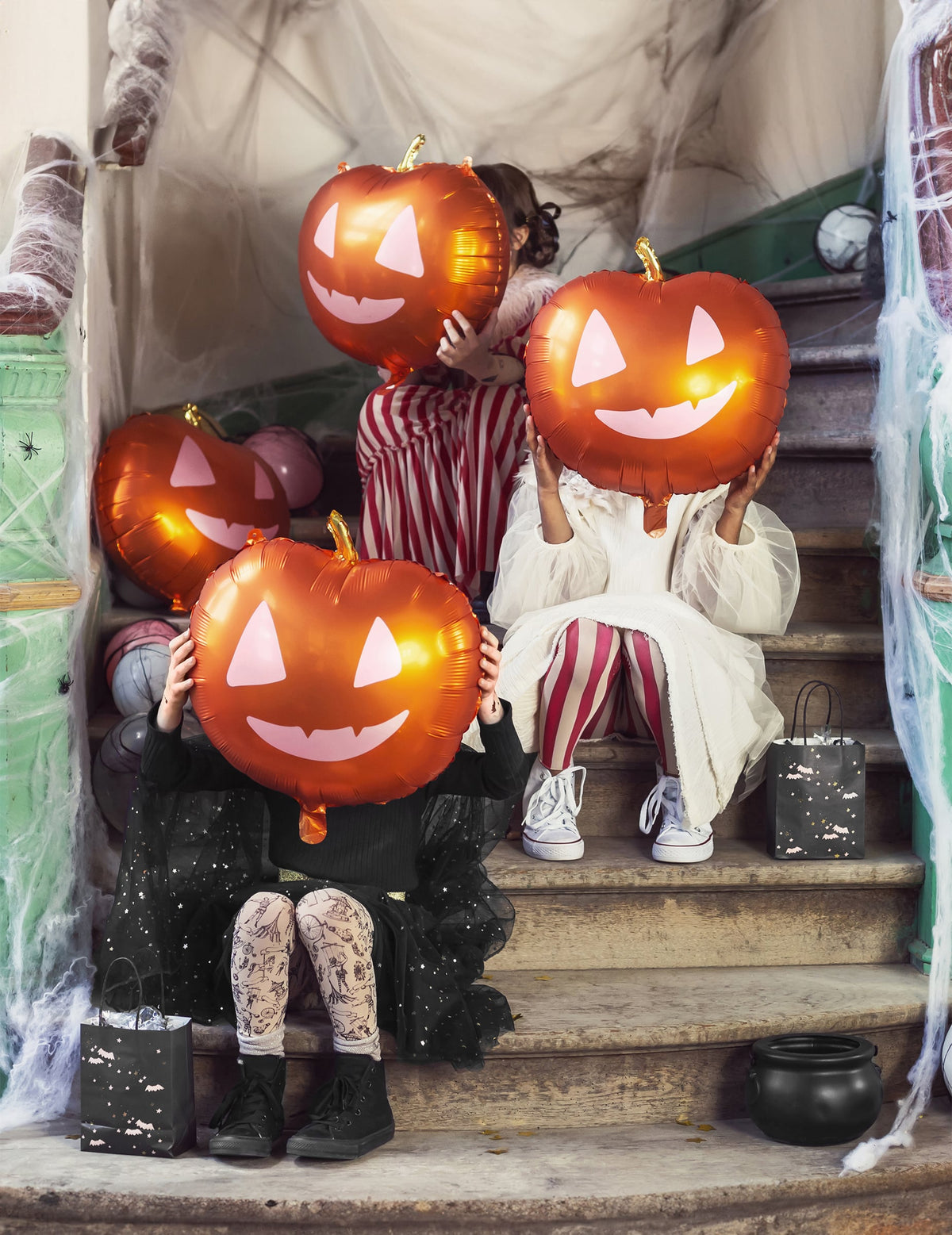Mise en situation du ballon aluminium citrouille pour décoration d'Halloween