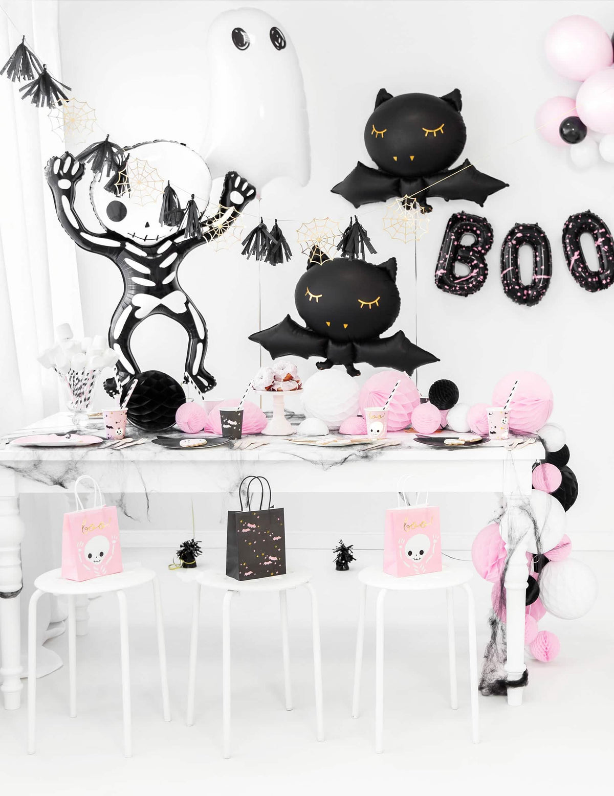 Аранжировка за маса за halloween с фолиран балон-дух