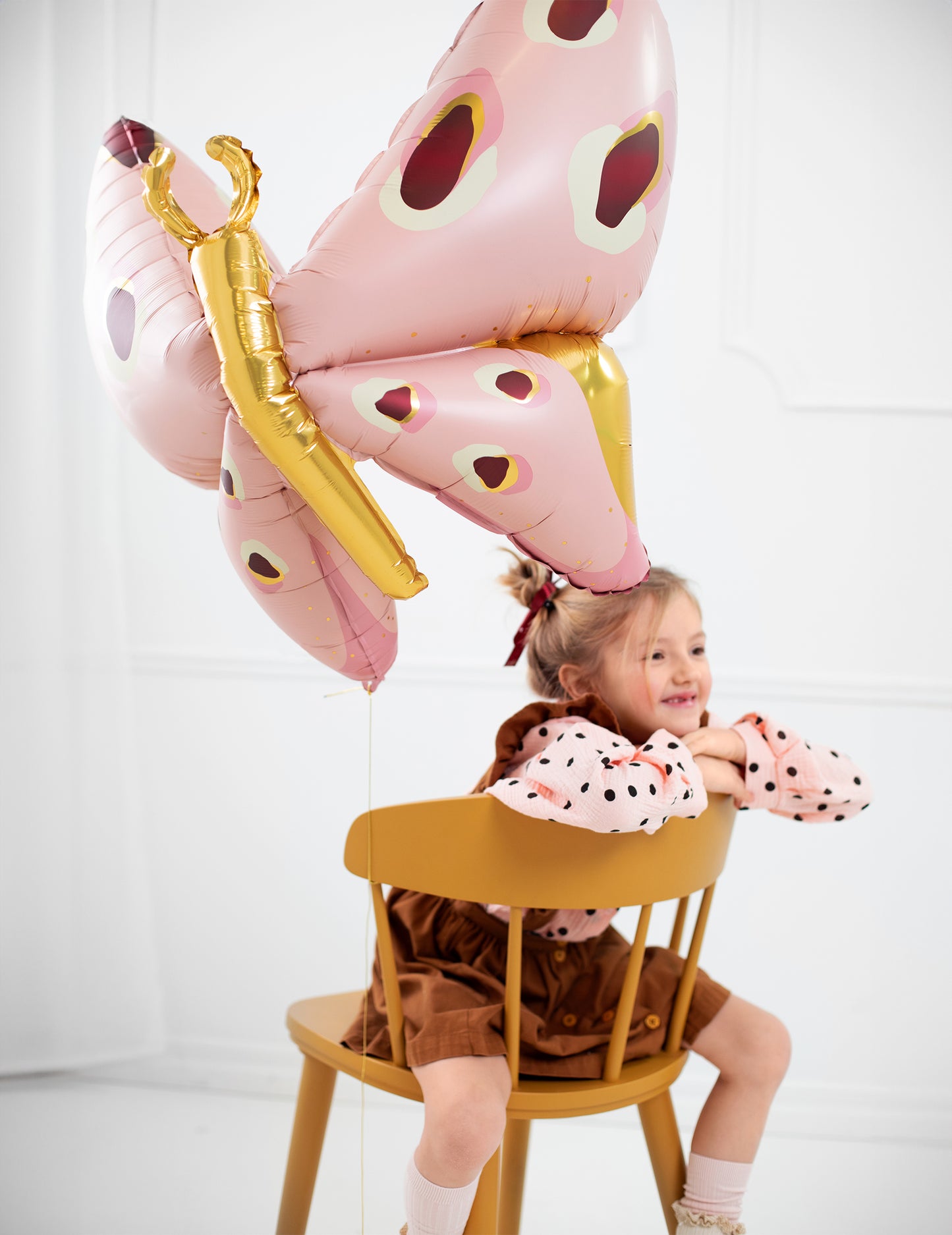 Ballon géant en aluminium papillon 120 x 87 cm rose et or