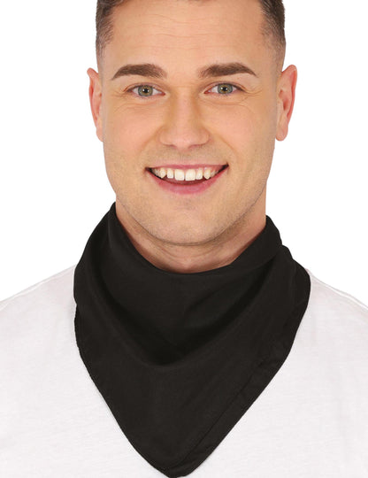 Gros plan sur le porté du bandana uni pour adulte